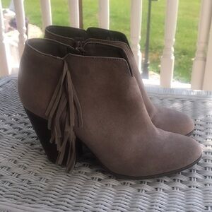 Carlos Santana brand size 9.5M zipper closure leather booties with block heel